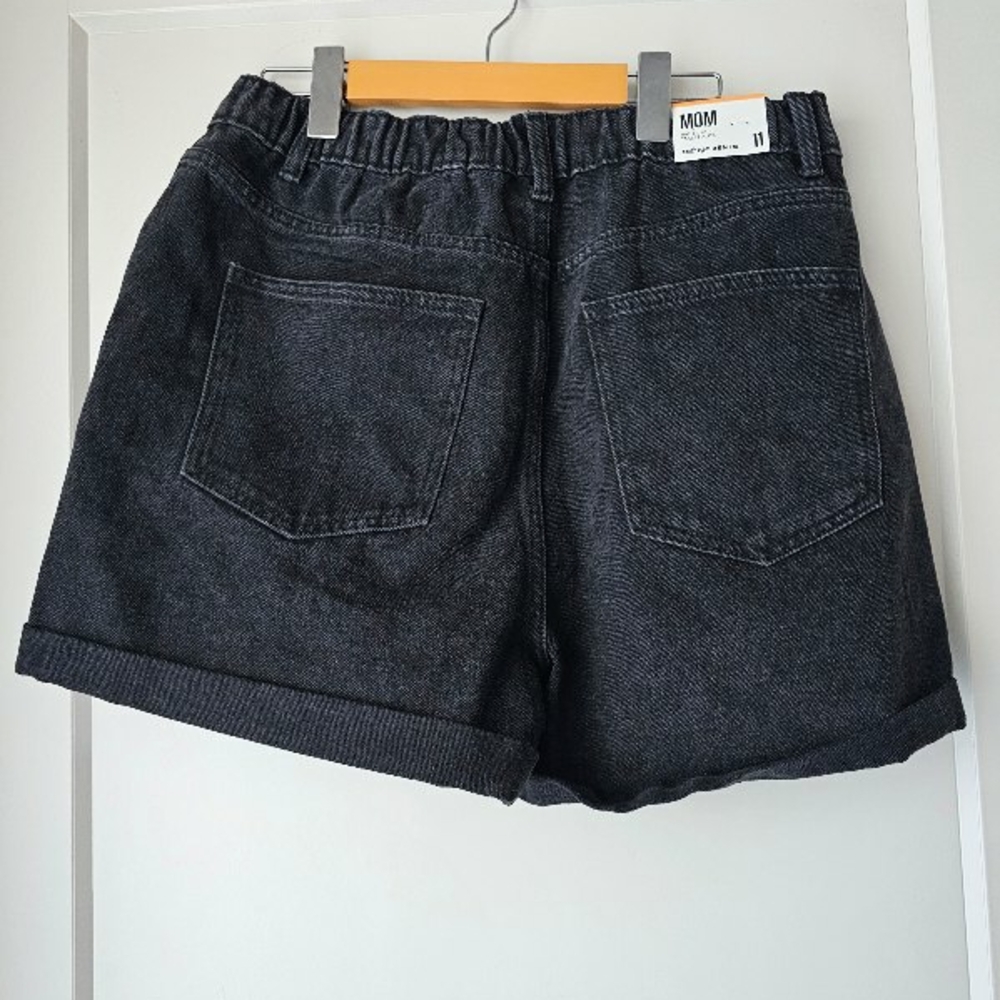 Just In Time For SUMMER Women's Black Denim Shorts WILL BUNDLE WITH OTHER PAIRS - Picture 2 of 2